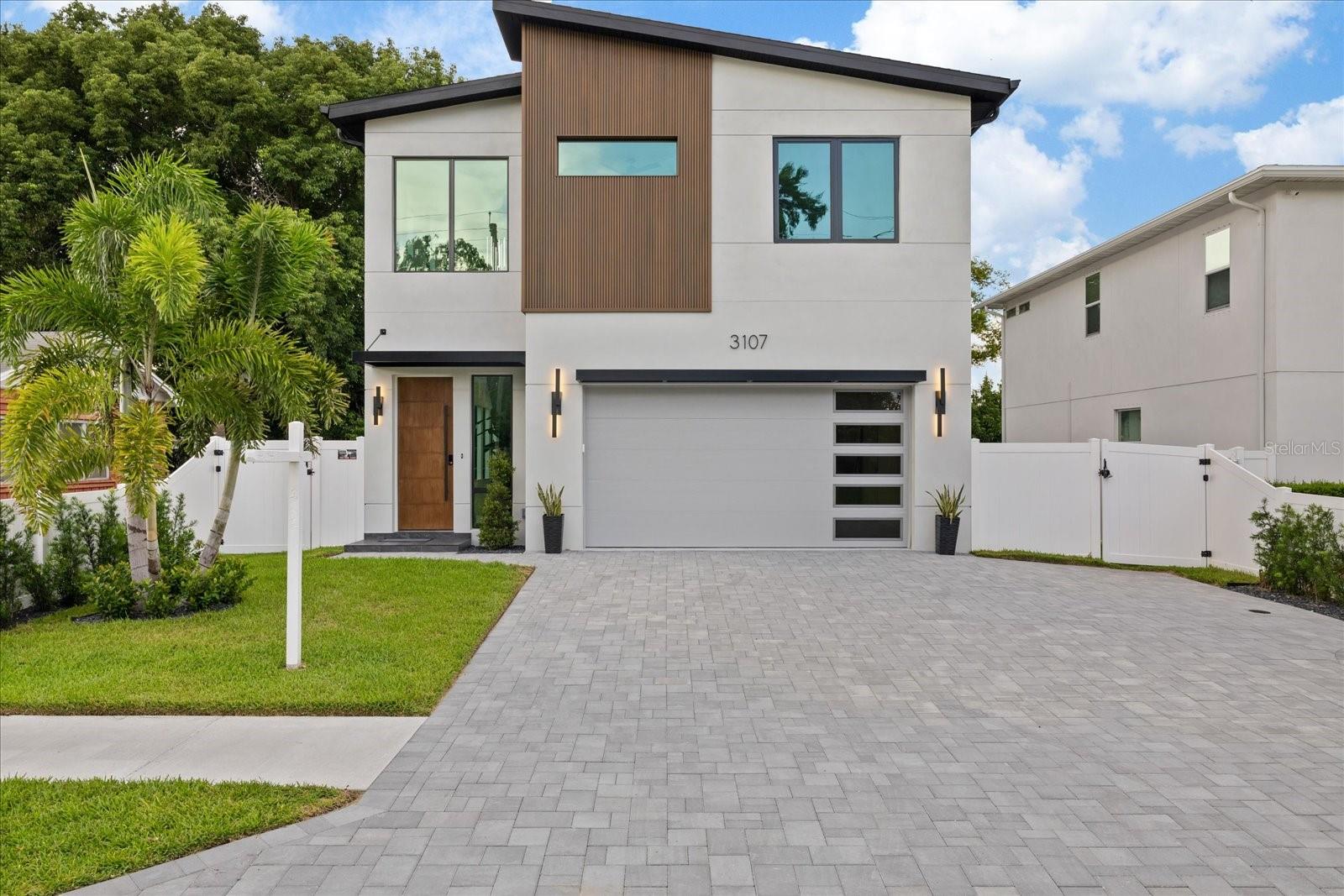 3107 W BEACH ST — photo 2