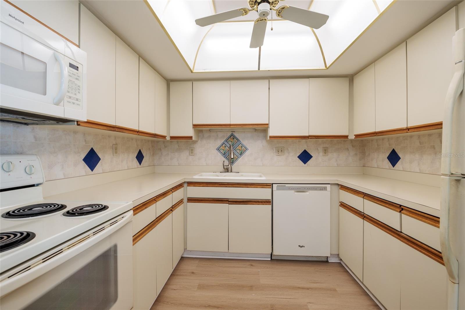 7650 BAYSHORE DR #805 — photo 12
