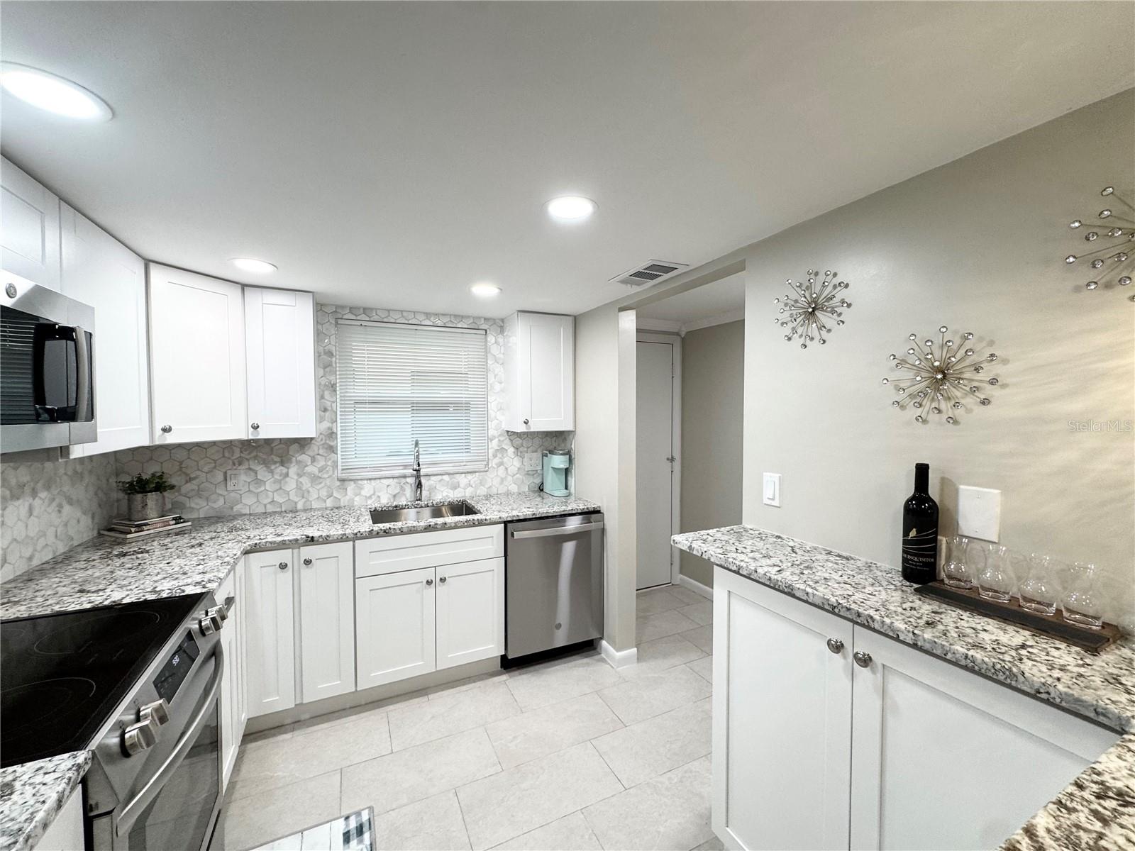 1100 E BAY DR #3 — photo 8
