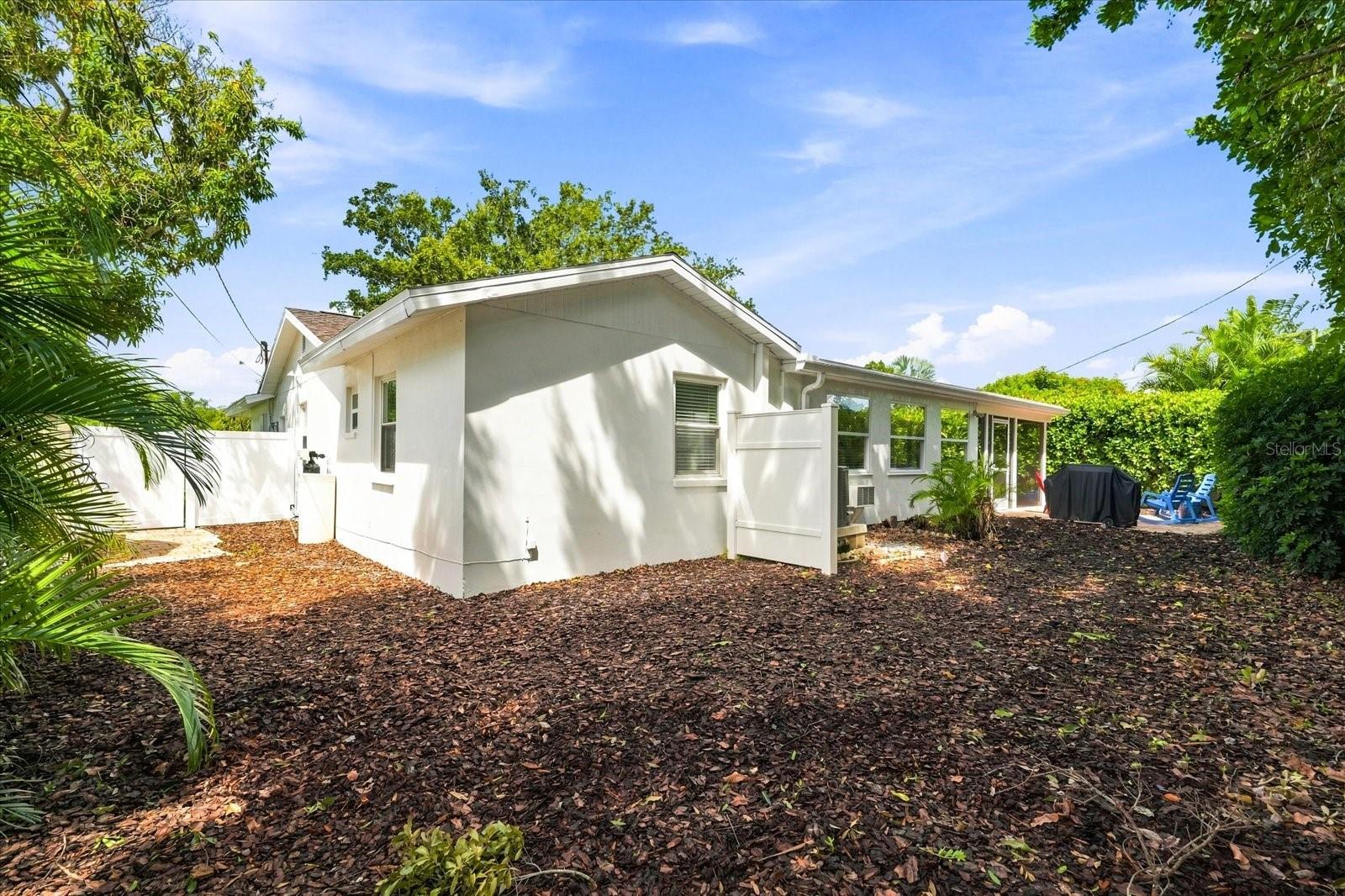 2334 TROPICAL SHORES DR SE — photo 40