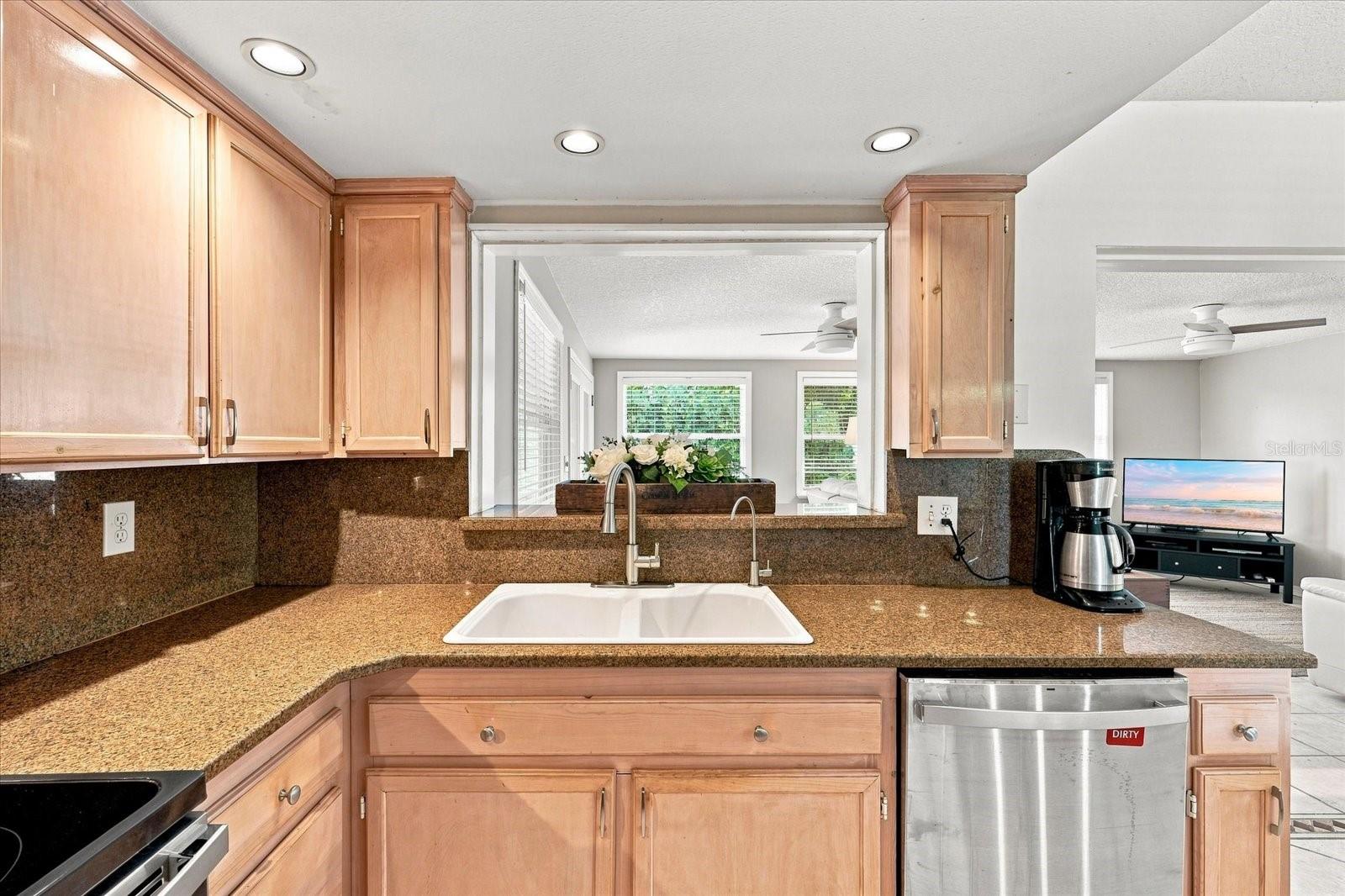 2334 TROPICAL SHORES DR SE — photo 15