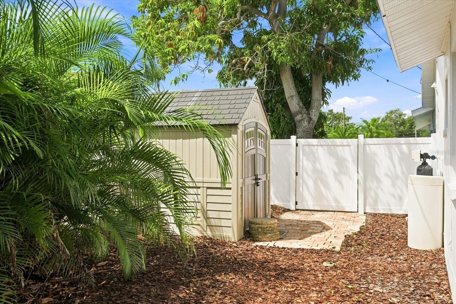 2334 TROPICAL SHORES DR SE — photo 41