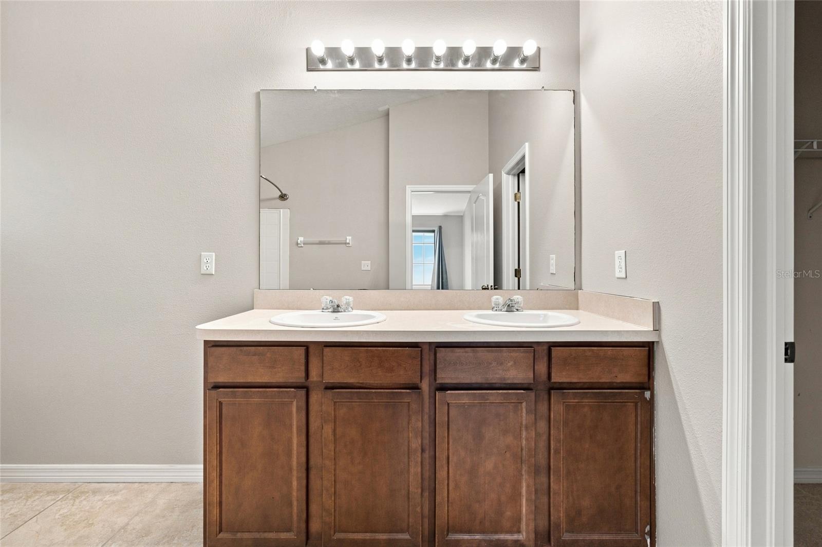 5519 KINGLETHILL DR — photo 15