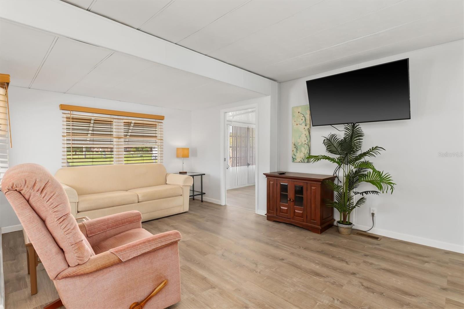 6704 HOEMI CT — photo 10