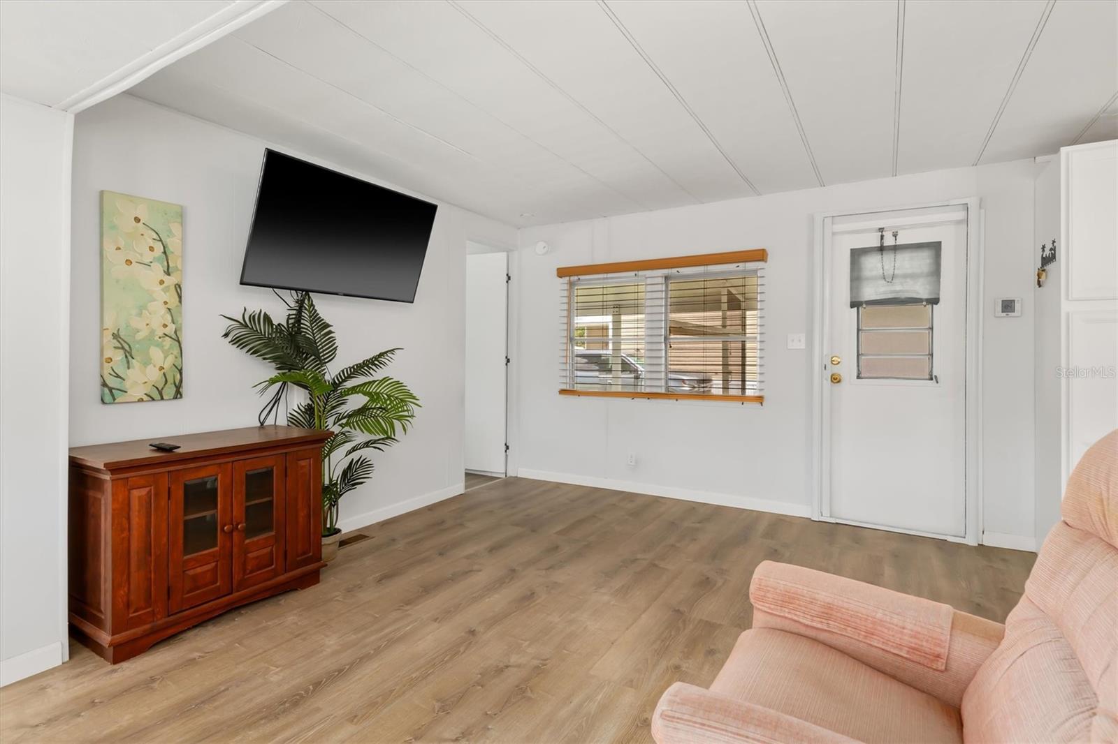 6704 HOEMI CT — photo 8