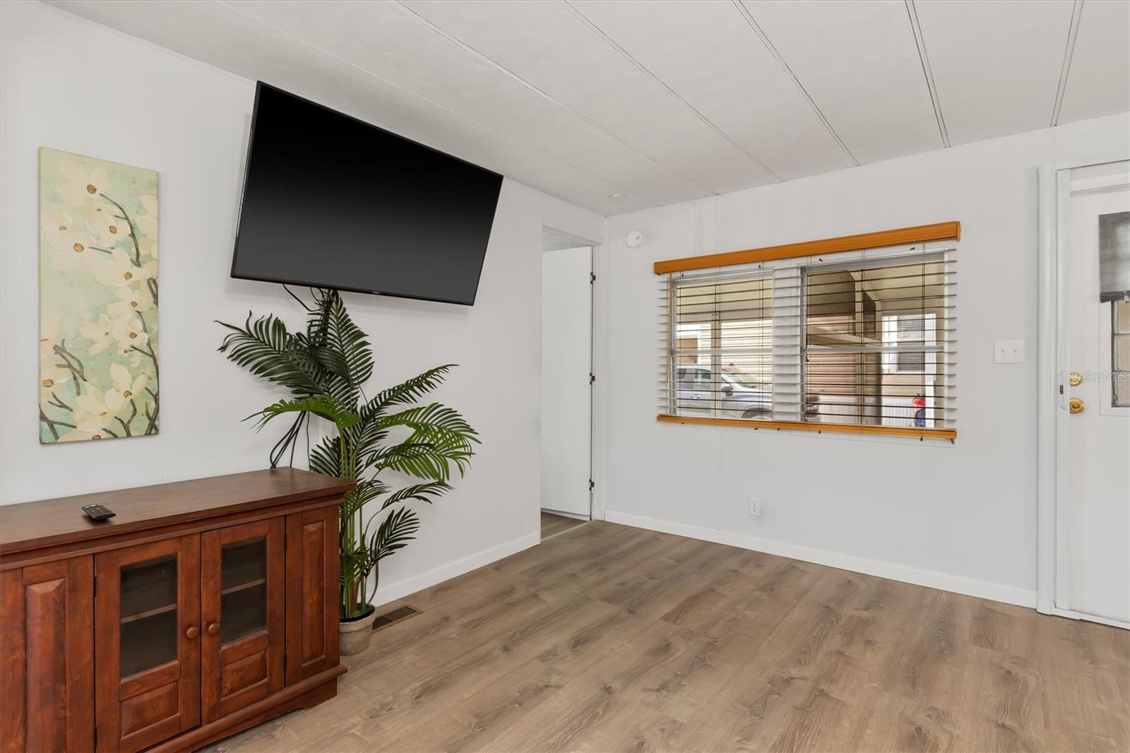 6704 HOEMI CT — photo 9