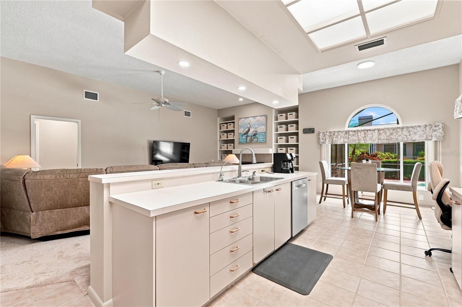 679 LITCHFIELD LN — photo 15