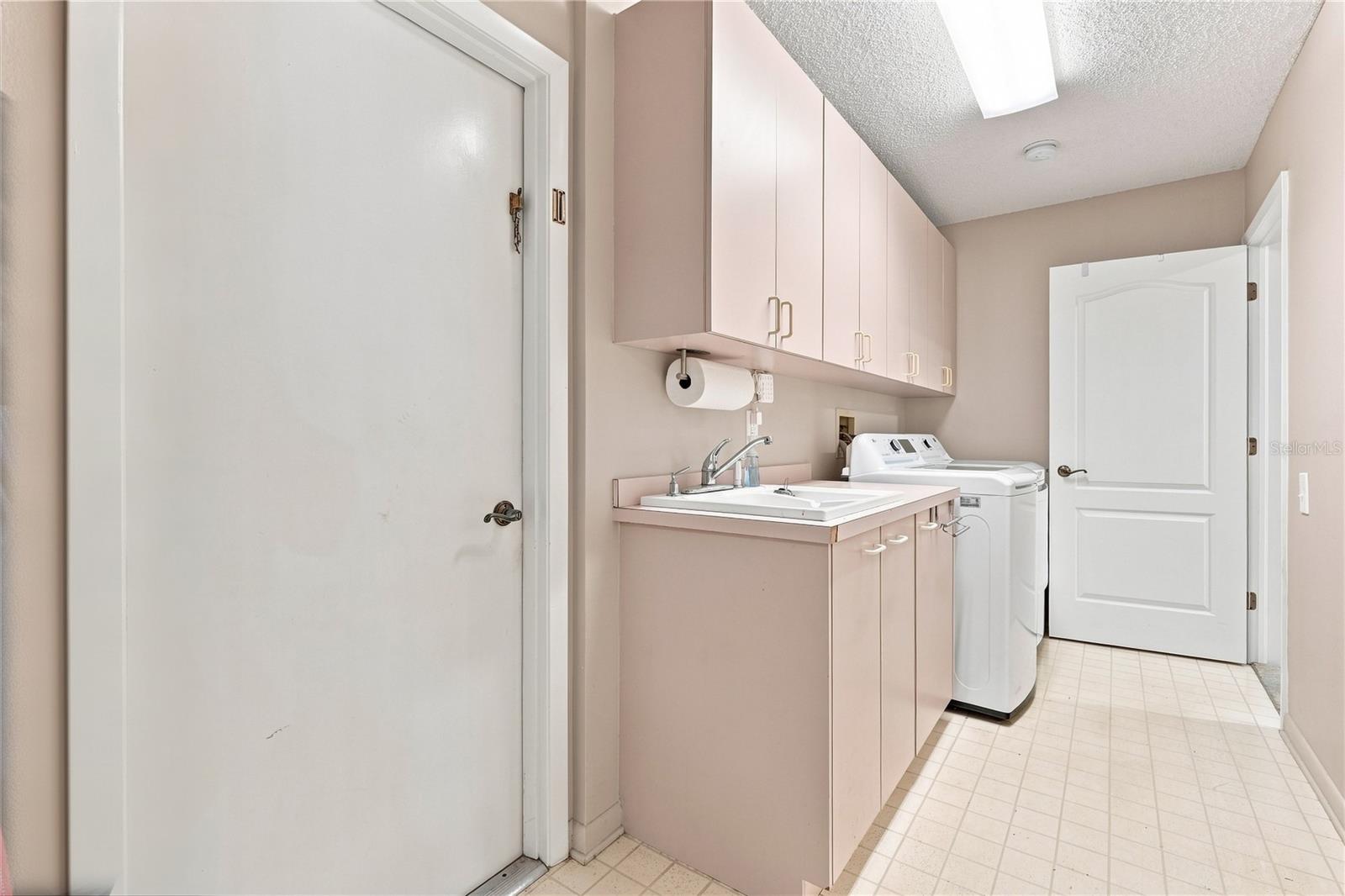 679 LITCHFIELD LN — photo 39