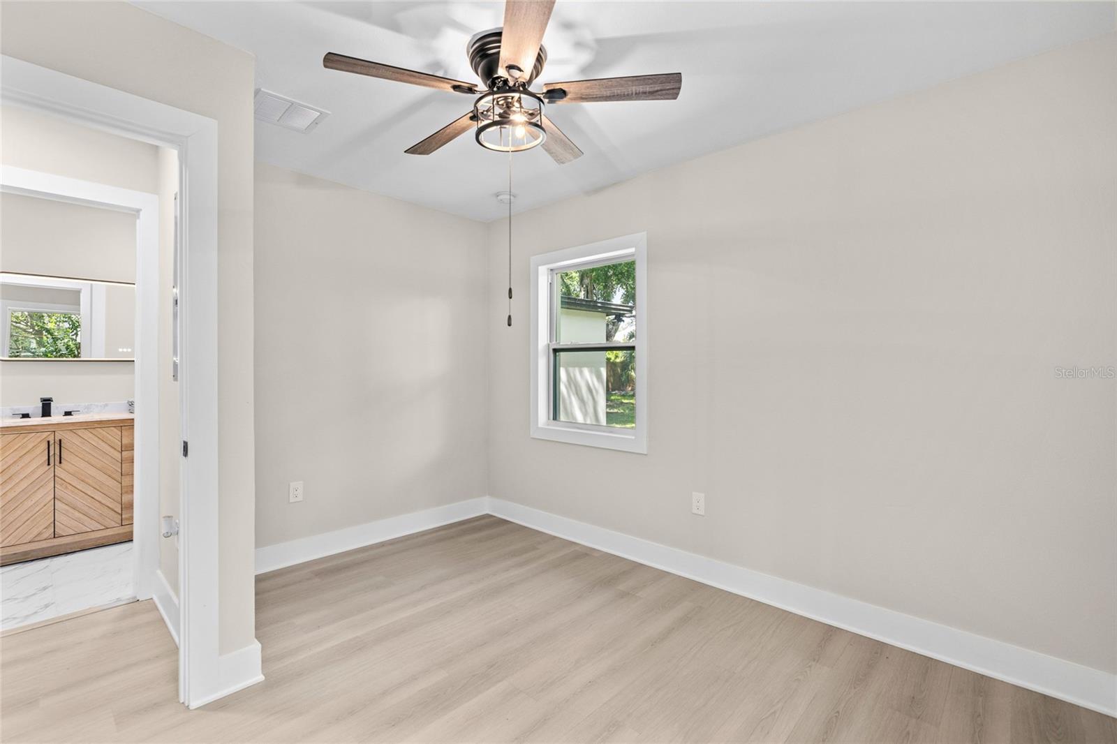 1104 S LOIS AVE — photo 33