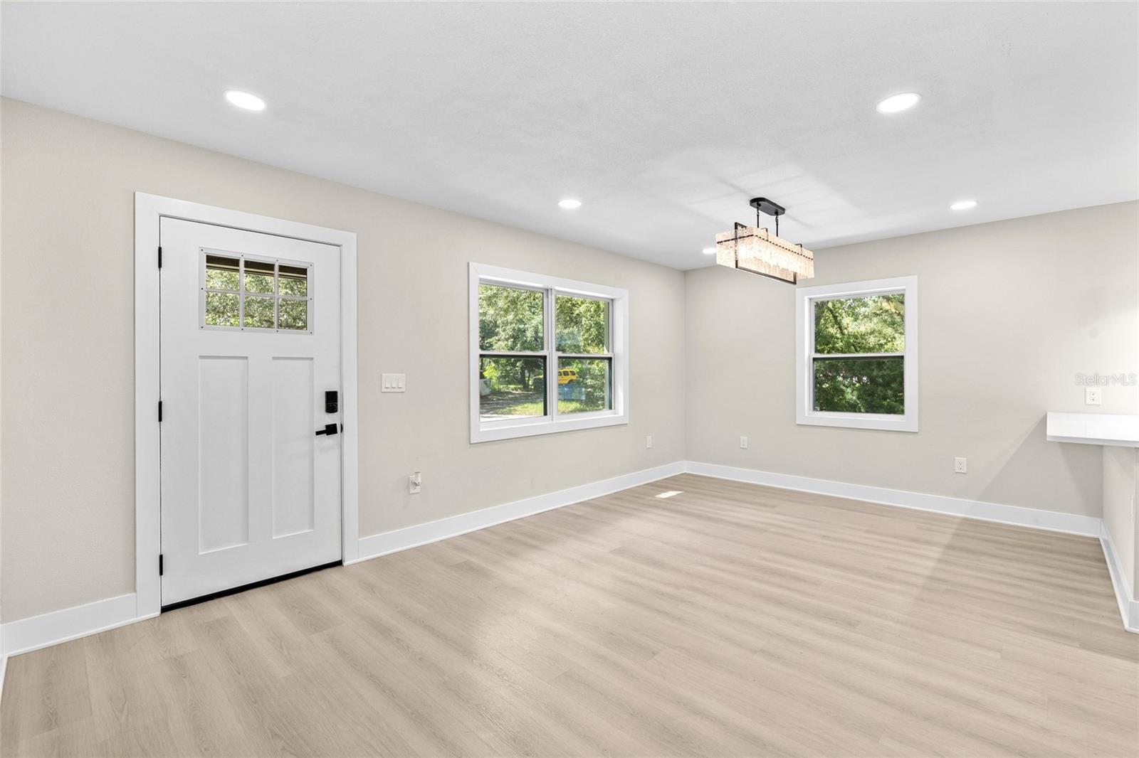 1104 S LOIS AVE — photo 5