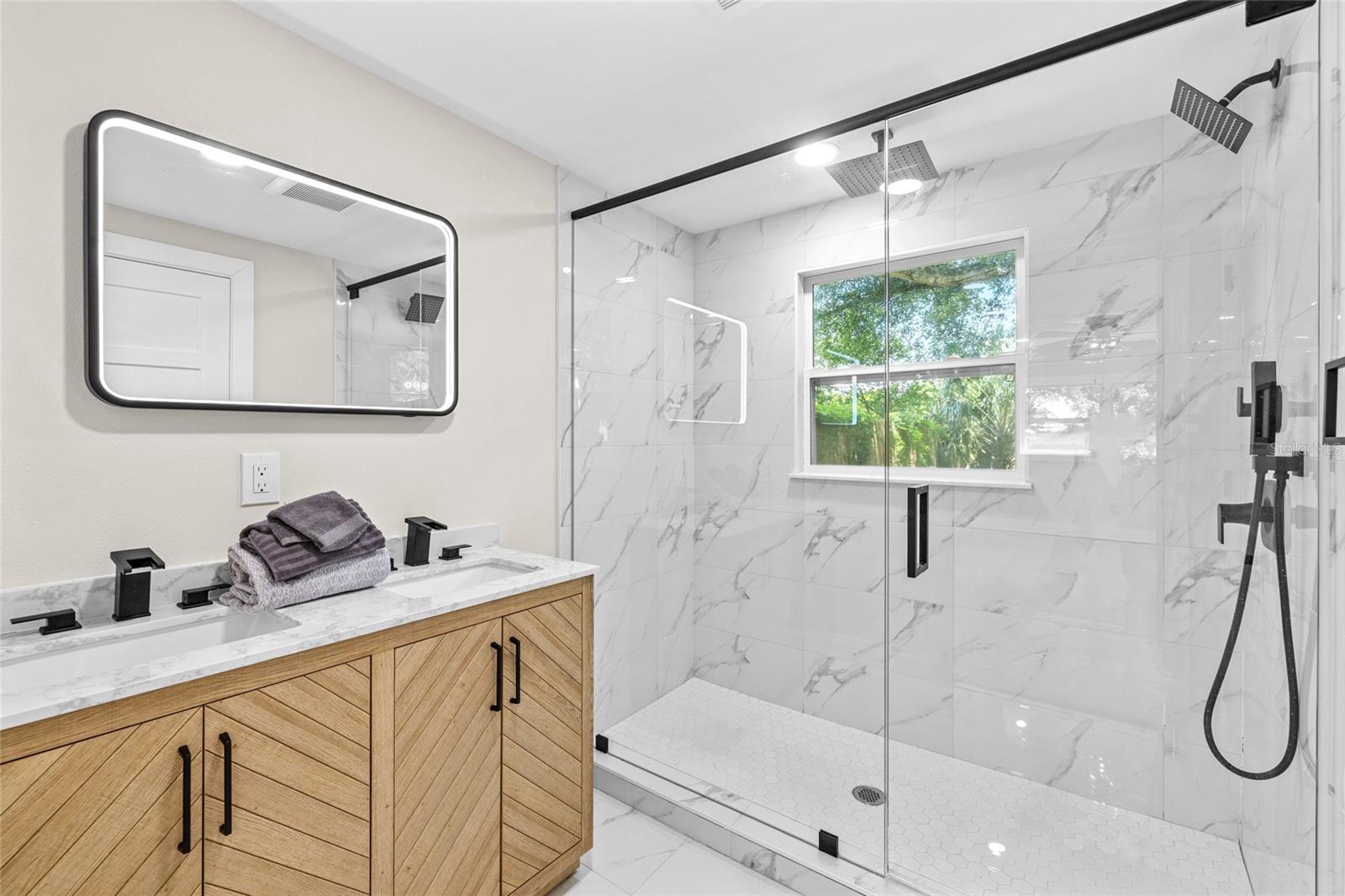 1104 S LOIS AVE — photo 27