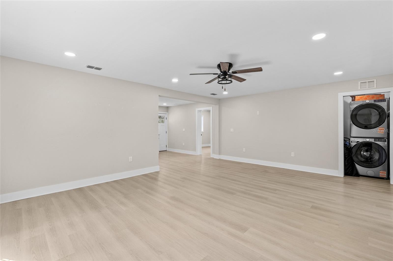 1104 S LOIS AVE — photo 19