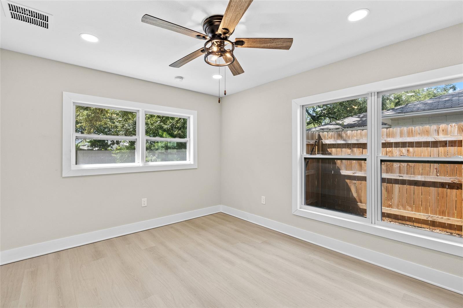1104 S LOIS AVE — photo 25
