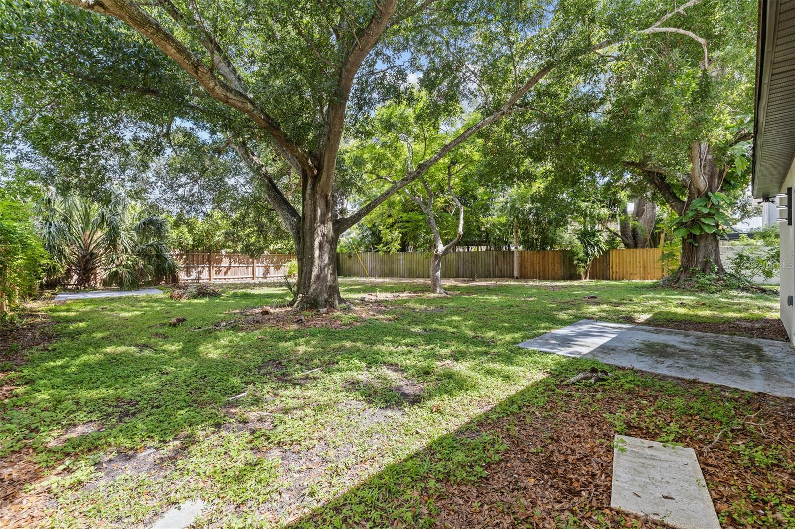 1104 S LOIS AVE — photo 2