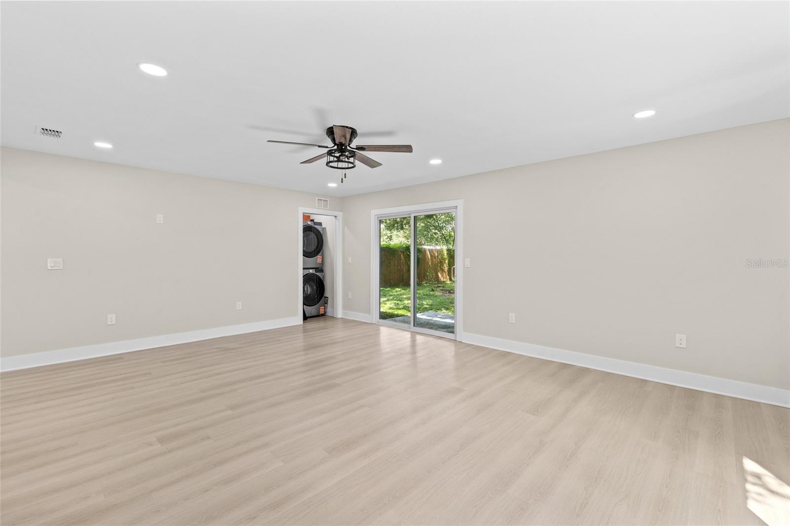 1104 S LOIS AVE — photo 18
