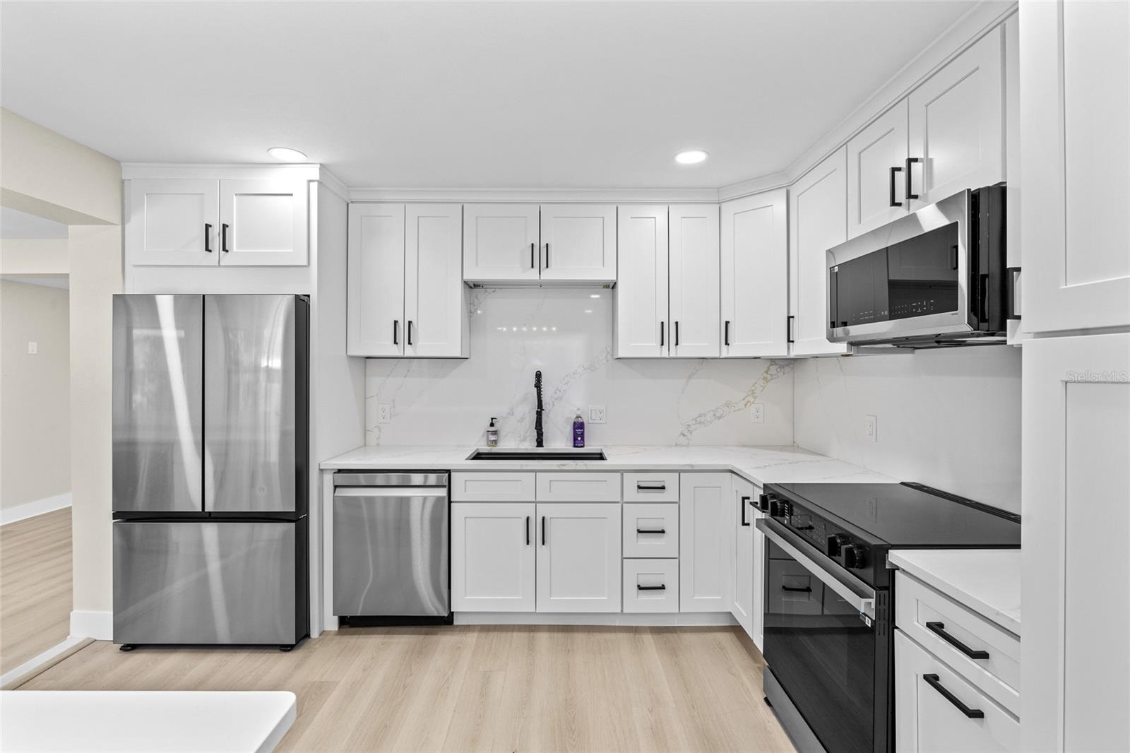 1104 S LOIS AVE — photo 12