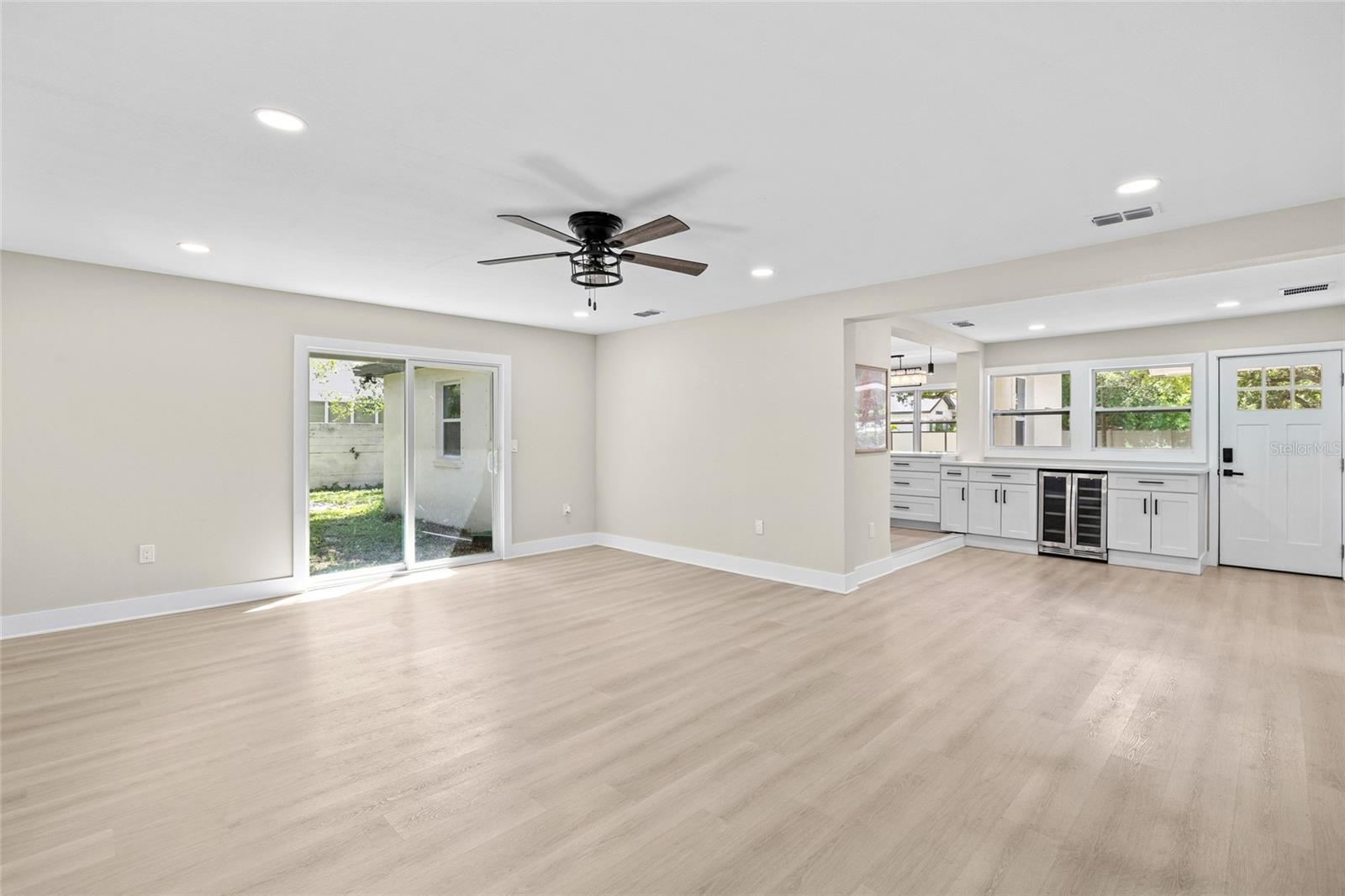 1104 S LOIS AVE — photo 17