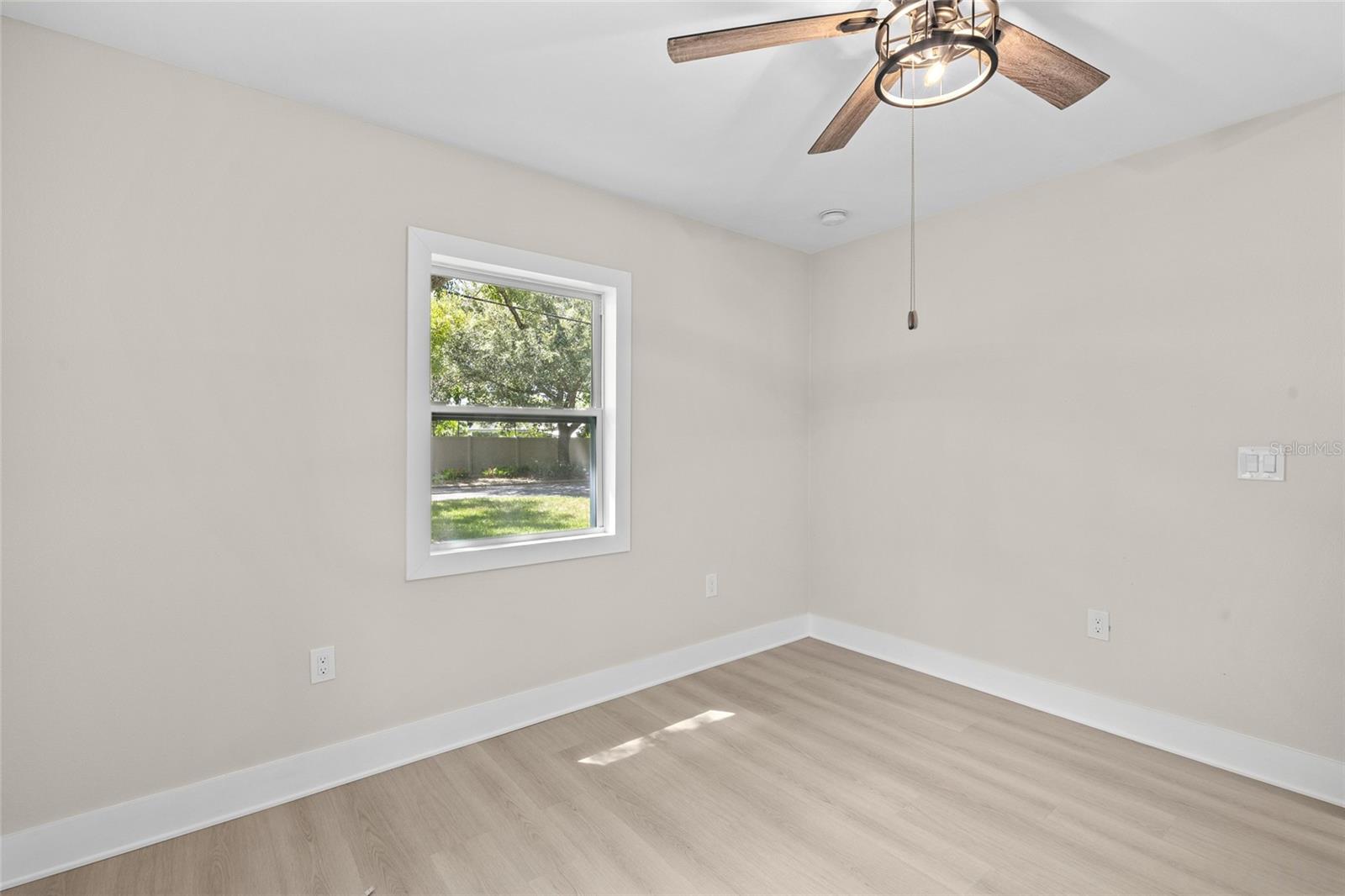 1104 S LOIS AVE — photo 32