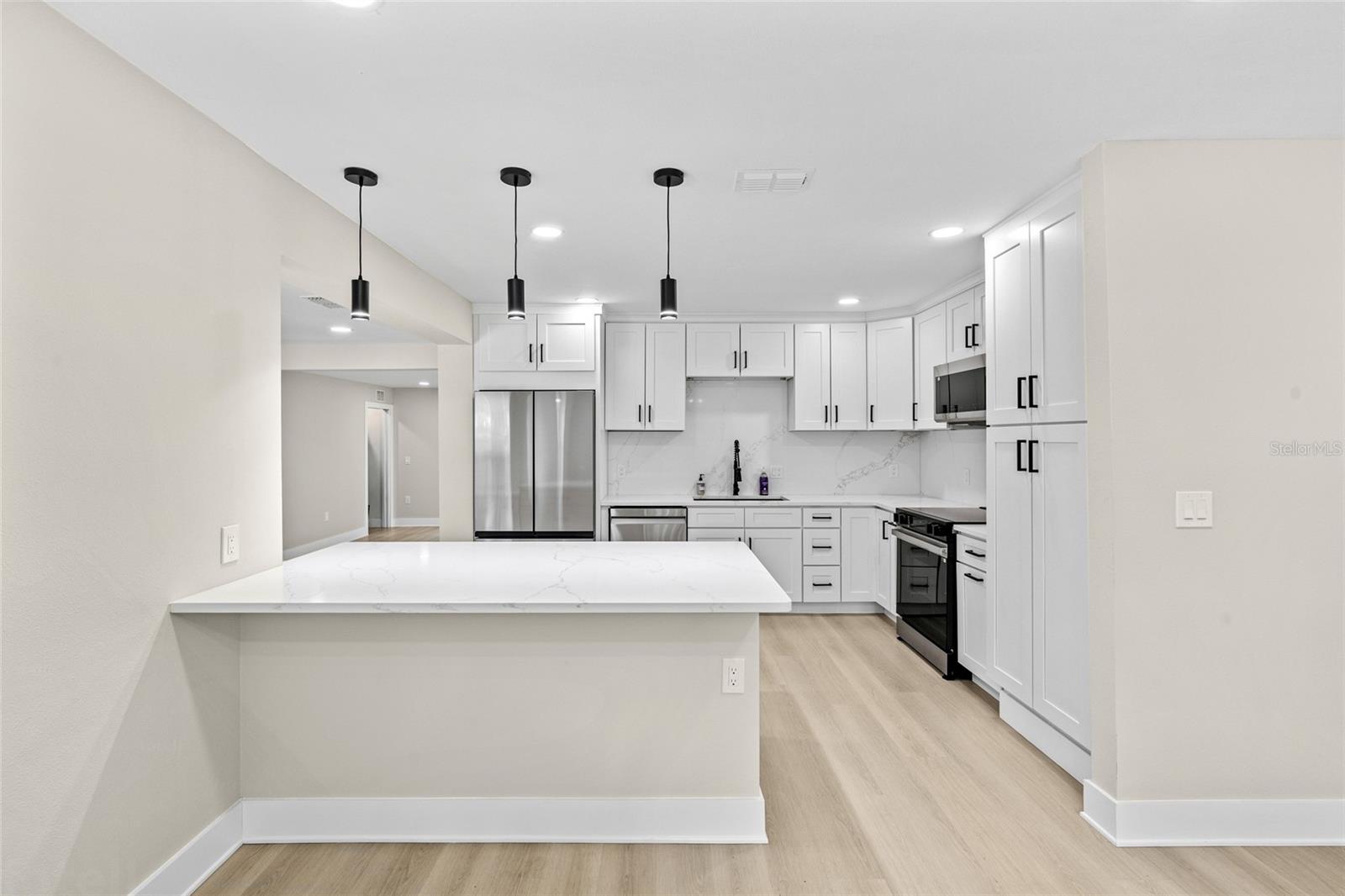 1104 S LOIS AVE — photo 11