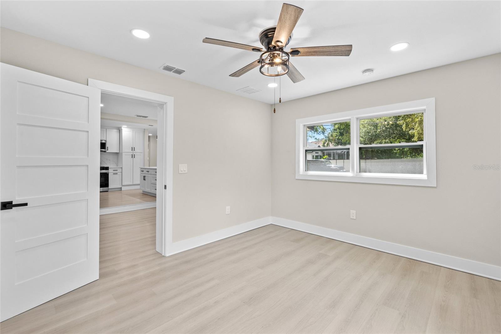 1104 S LOIS AVE — photo 23