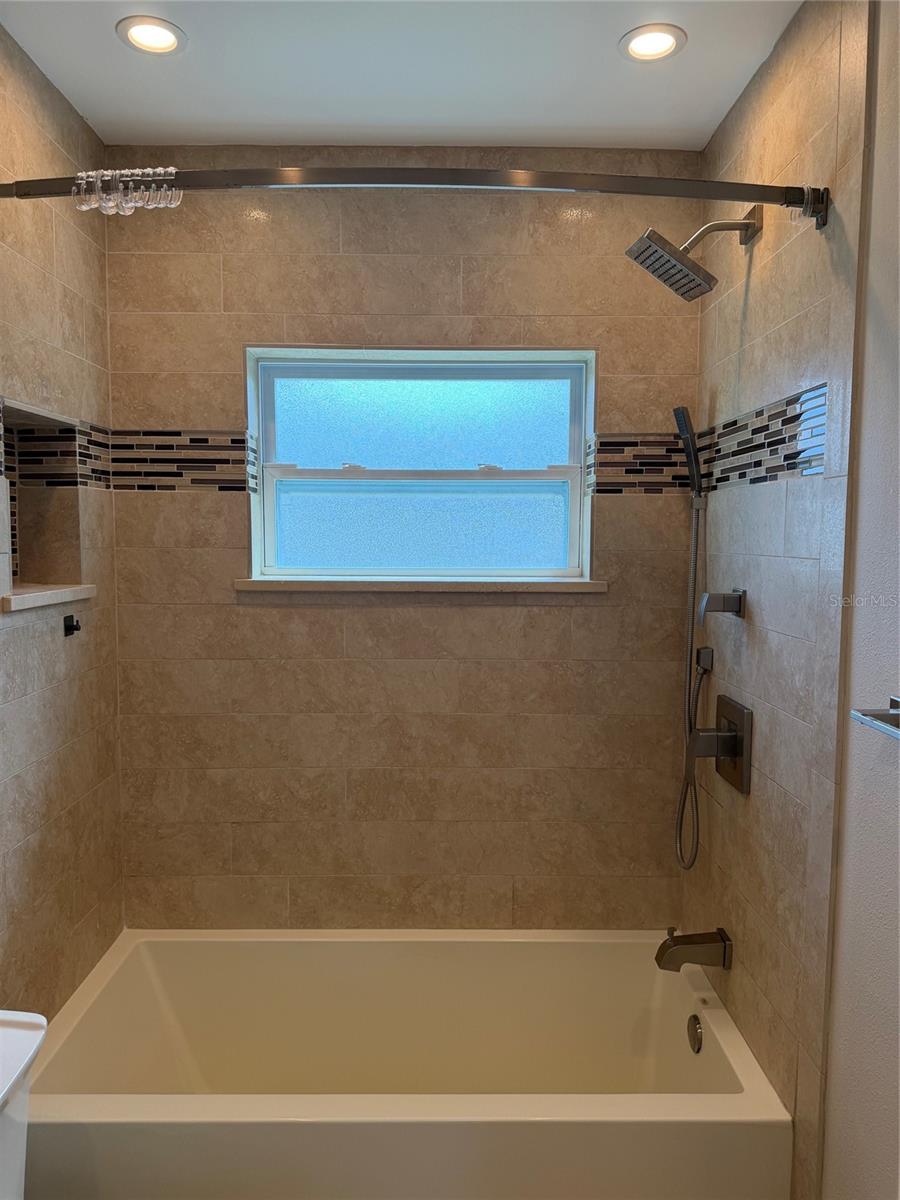 2501 LESLEE LAKE DR N — photo 28
