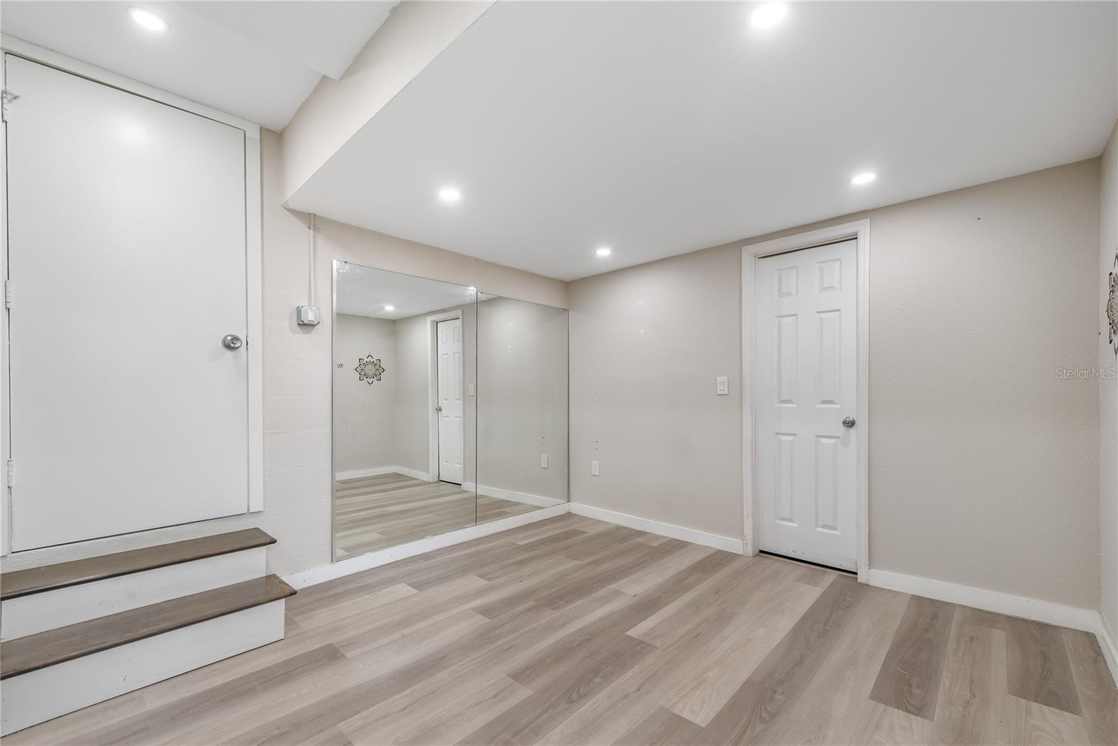 2501 LESLEE LAKE DR N — photo 34