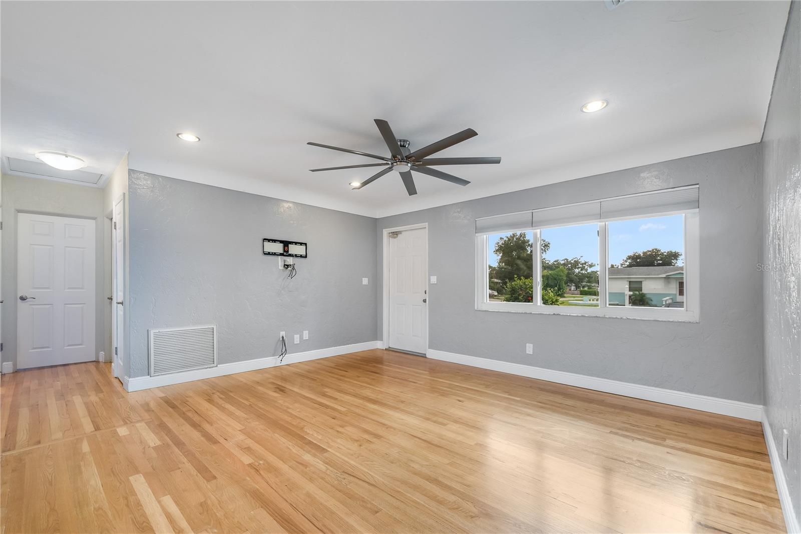 2501 LESLEE LAKE DR N — photo 17