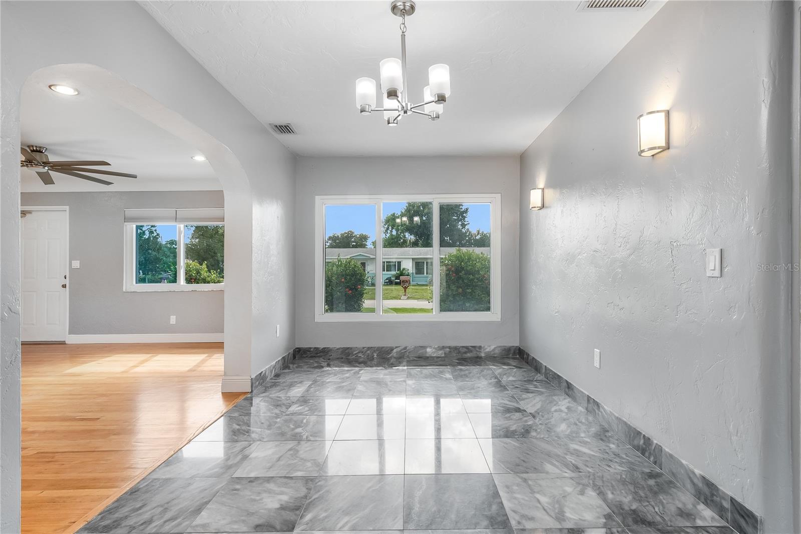 2501 LESLEE LAKE DR N — photo 23