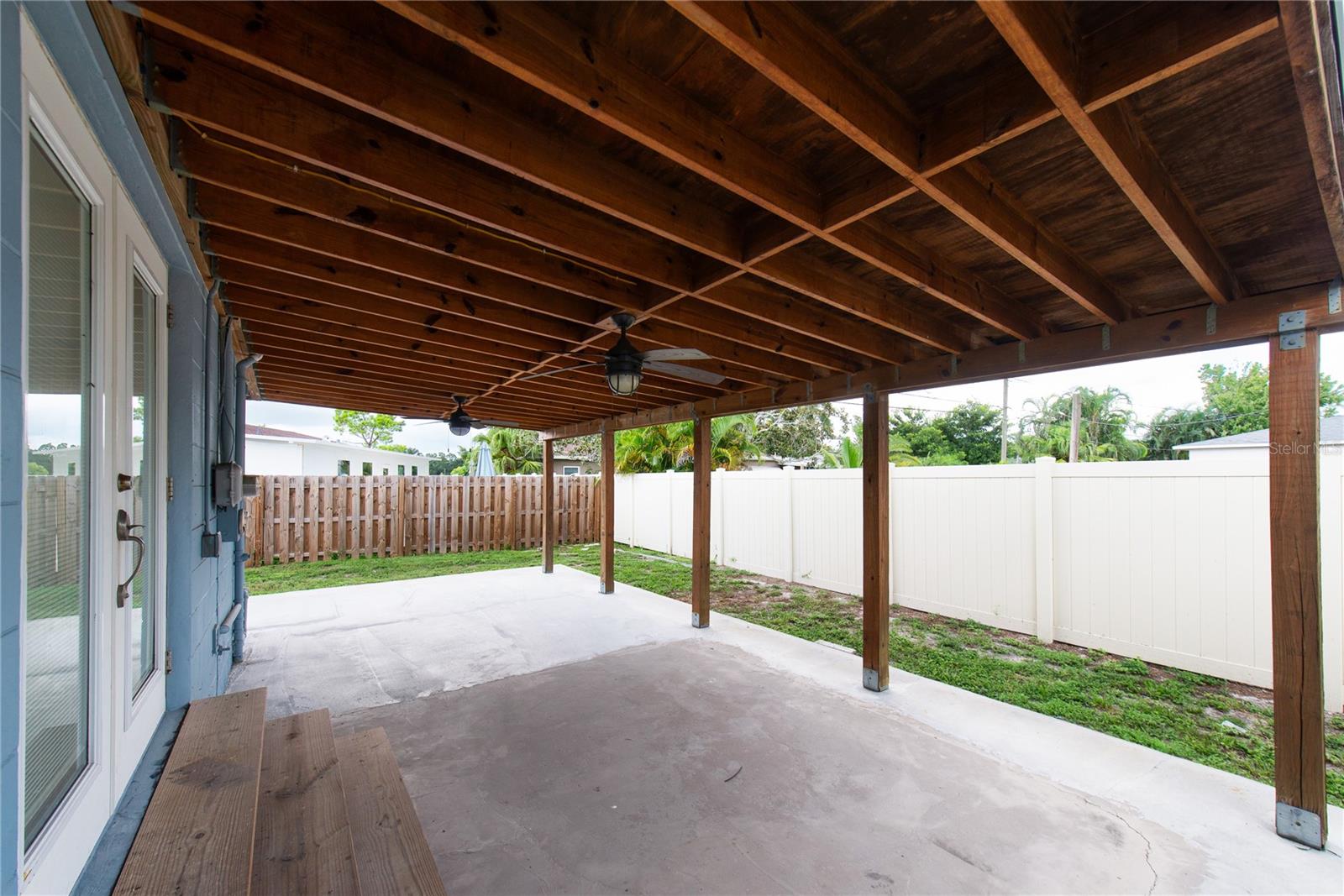 2501 LESLEE LAKE DR N — photo 8