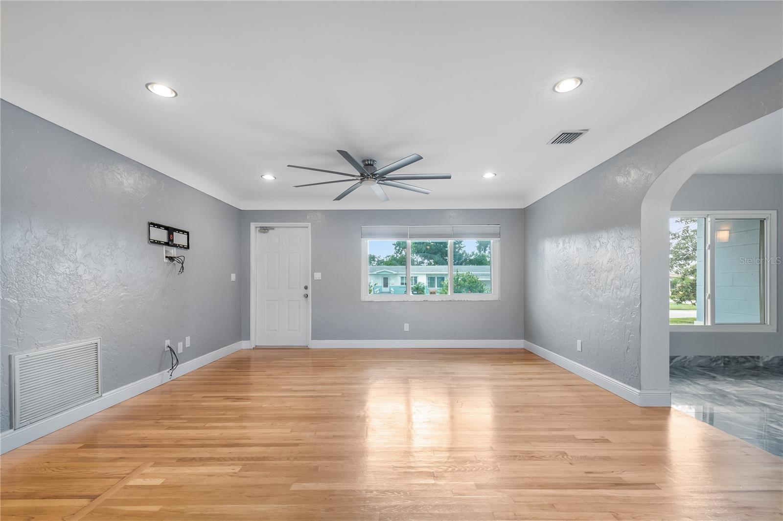 2501 LESLEE LAKE DR N — photo 16