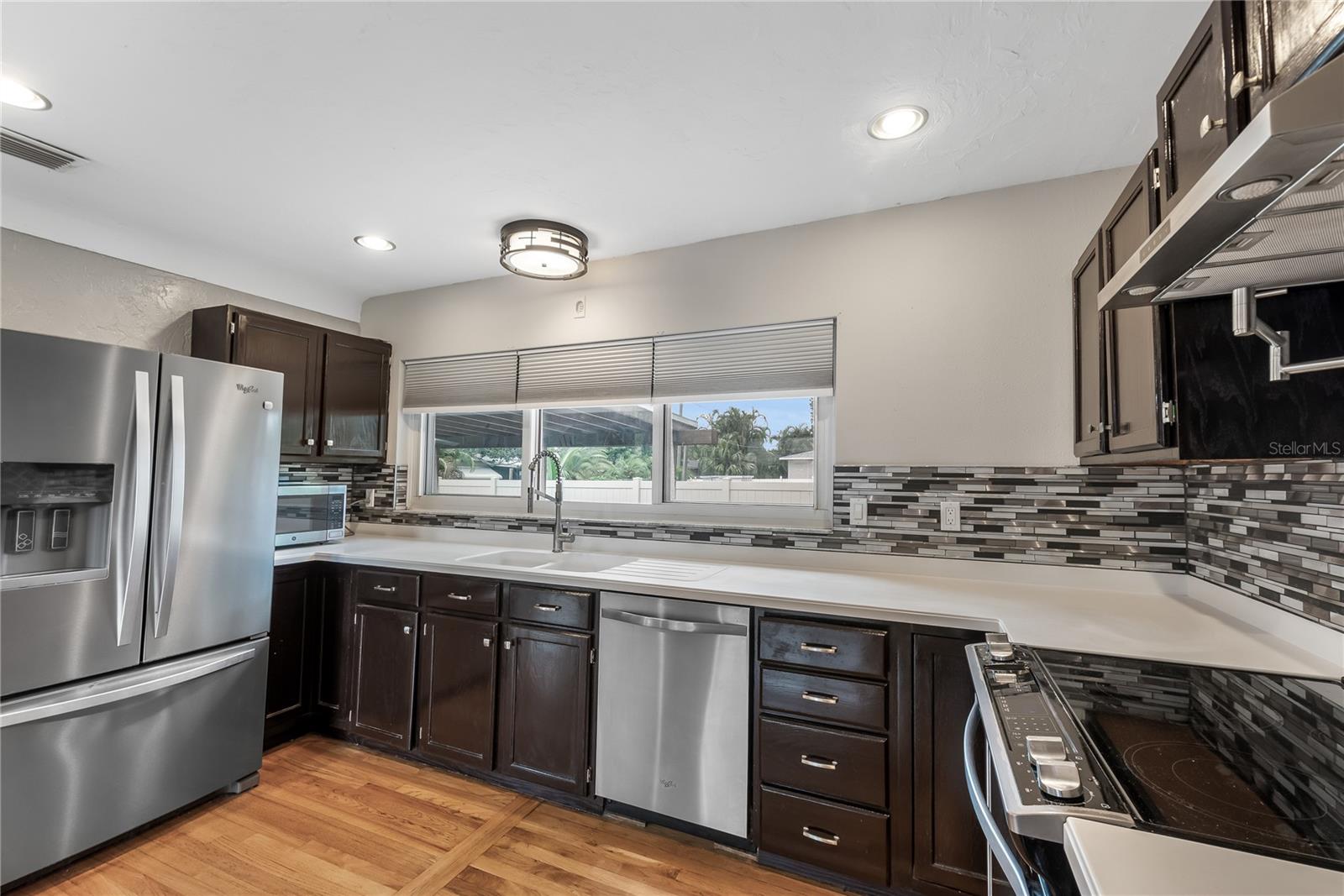2501 LESLEE LAKE DR N — photo 21