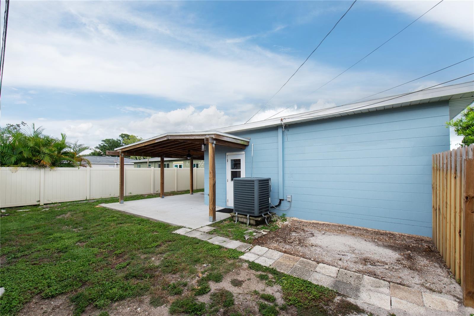 2501 LESLEE LAKE DR N — photo 12