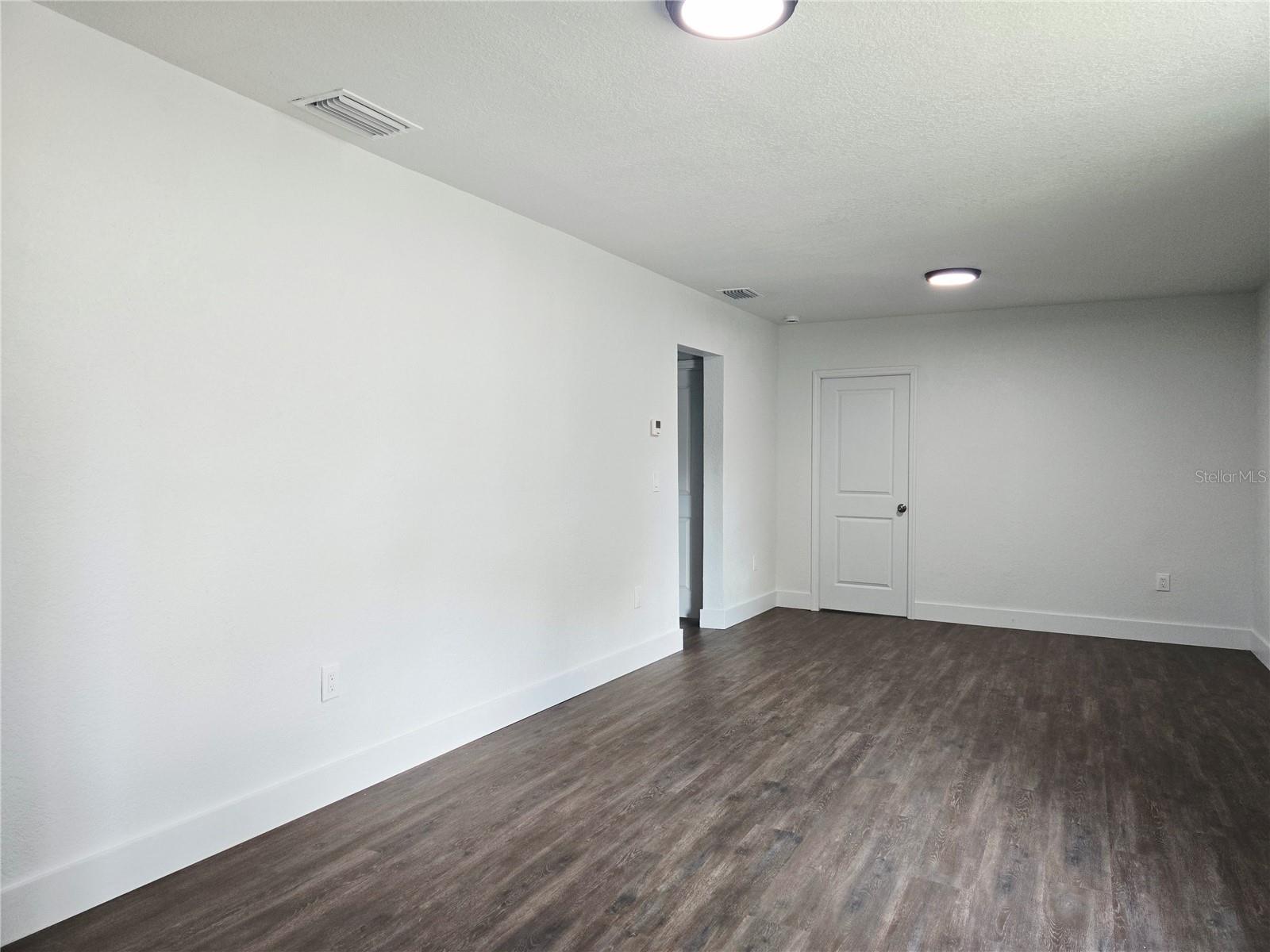 9408 N 12TH ST — photo 12