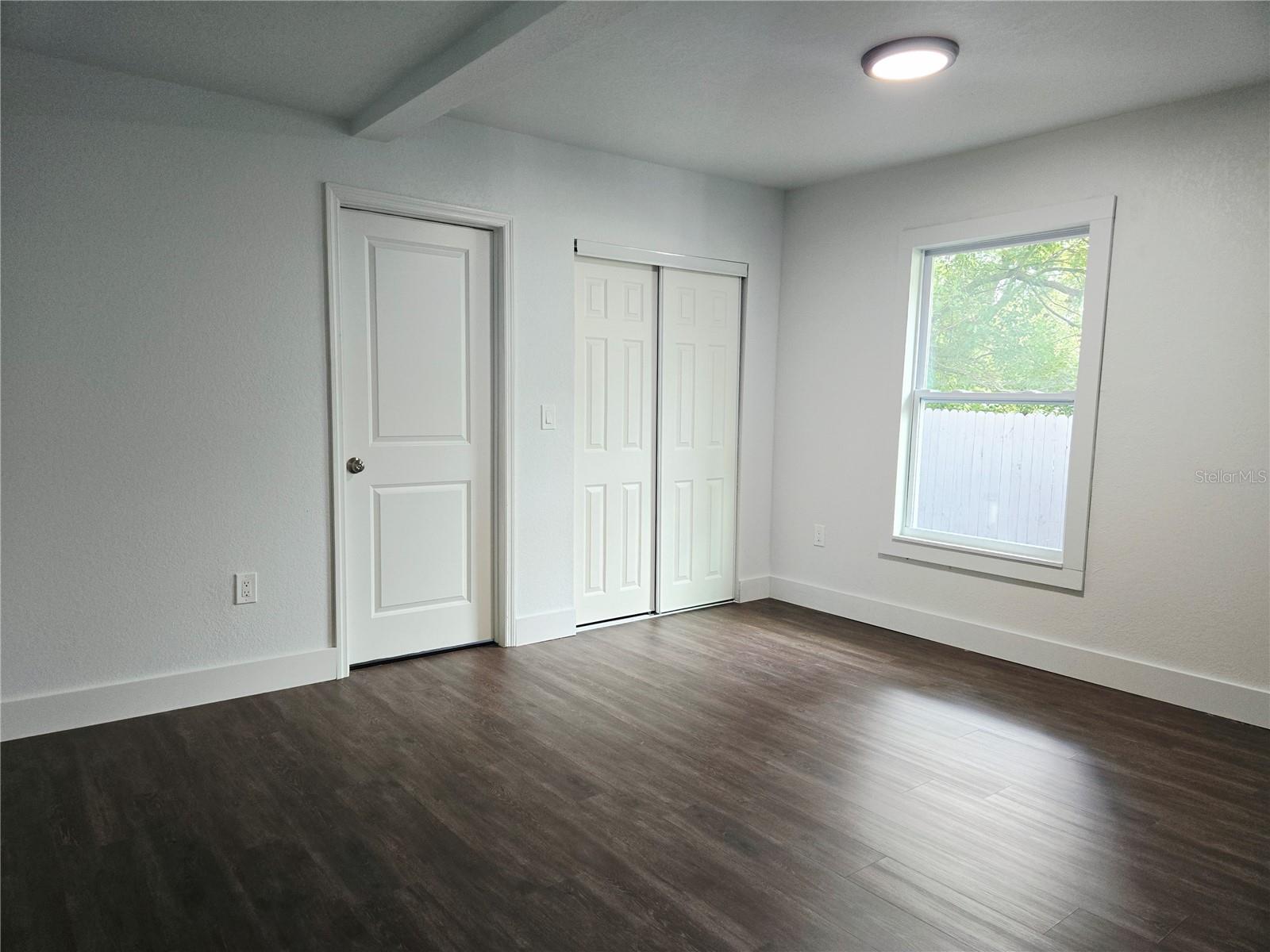 9408 N 12TH ST — photo 9