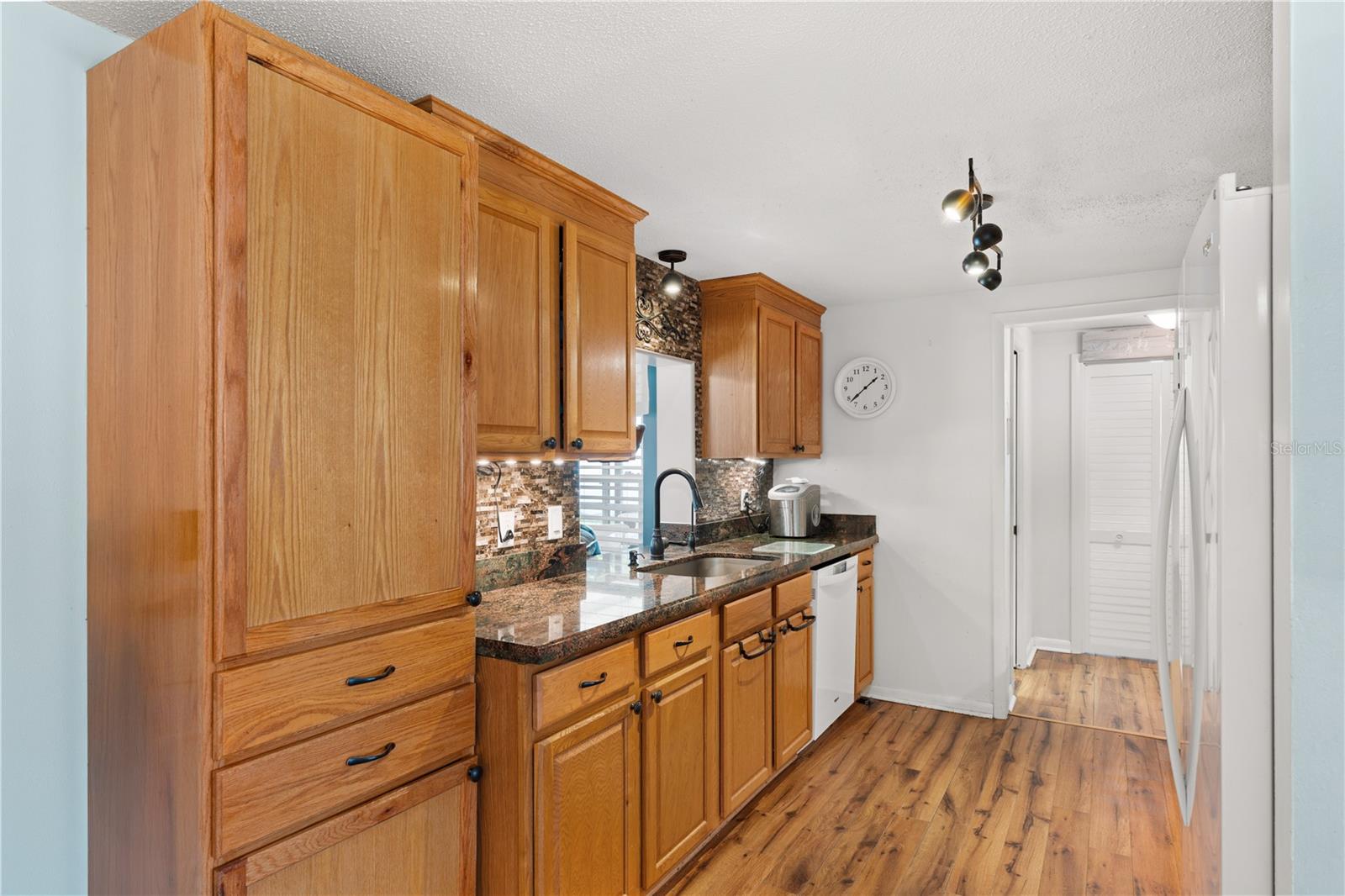 751 NANTUCKET RD — photo 10