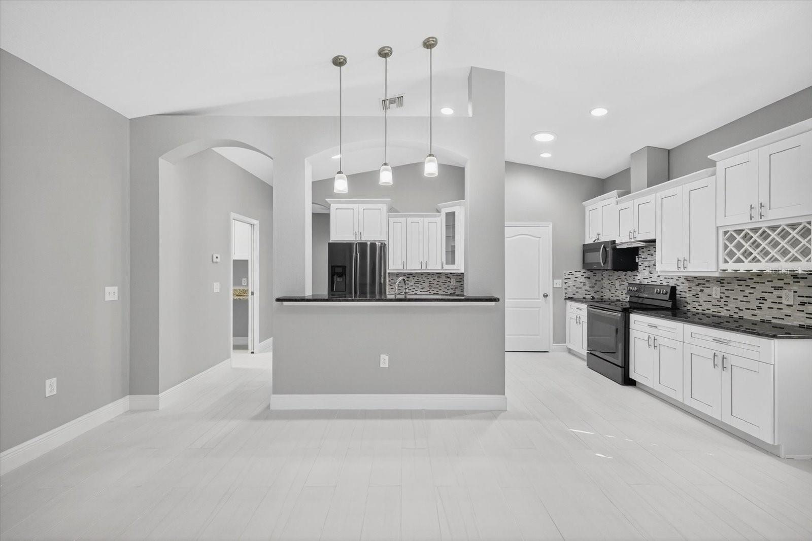 8914 N LYNN AVE — photo 32