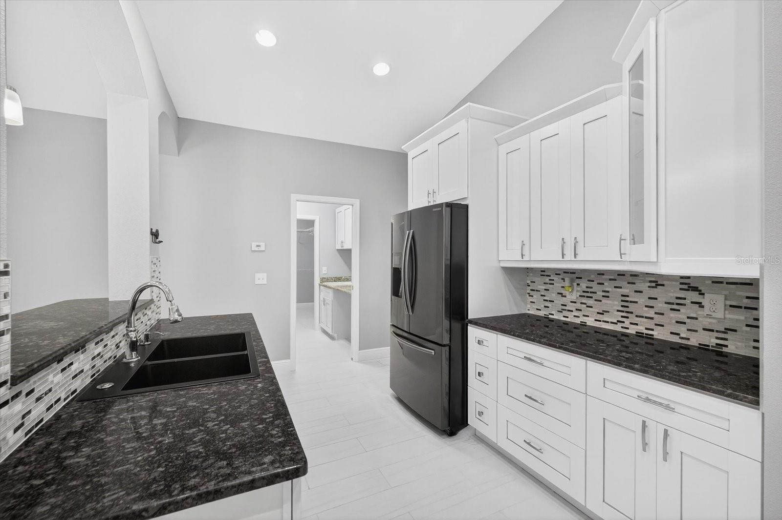8914 N LYNN AVE — photo 31