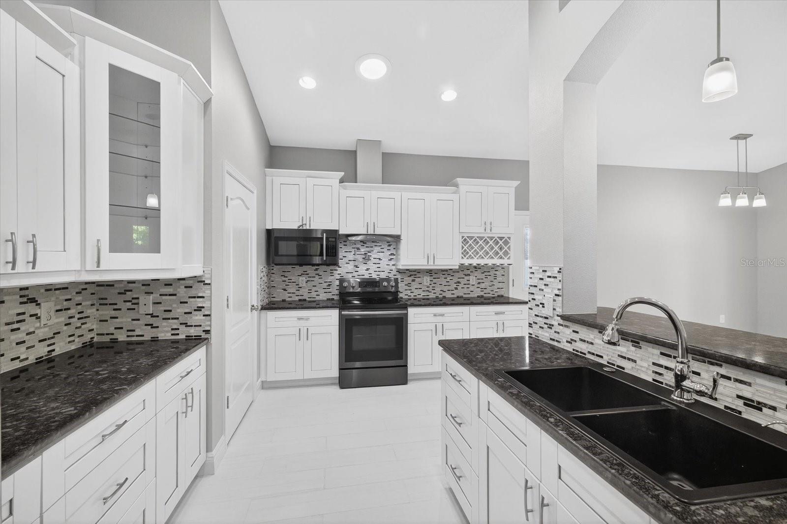 8914 N LYNN AVE — photo 26