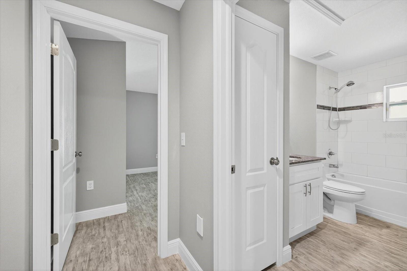 8914 N LYNN AVE — photo 51