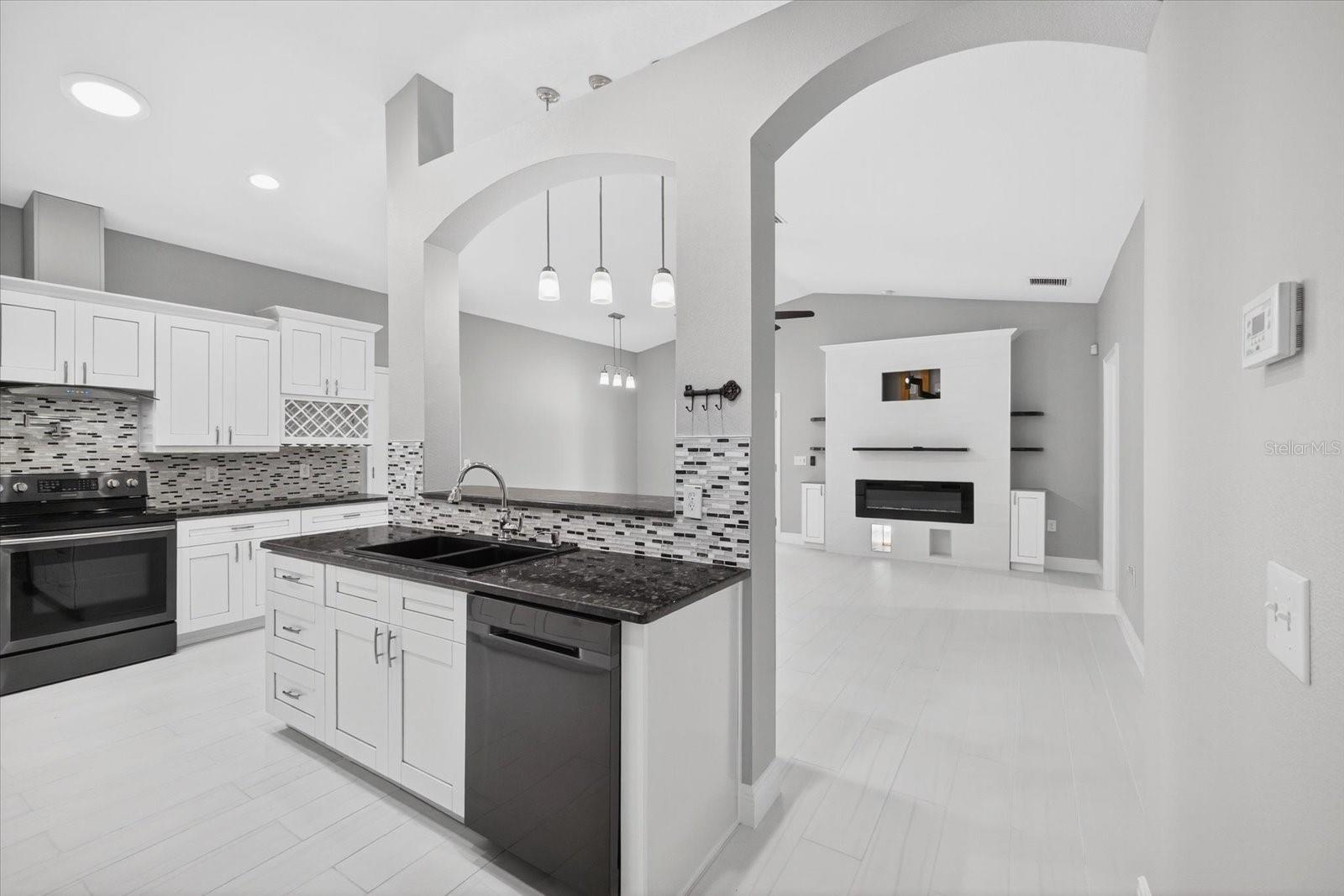 8914 N LYNN AVE — photo 25