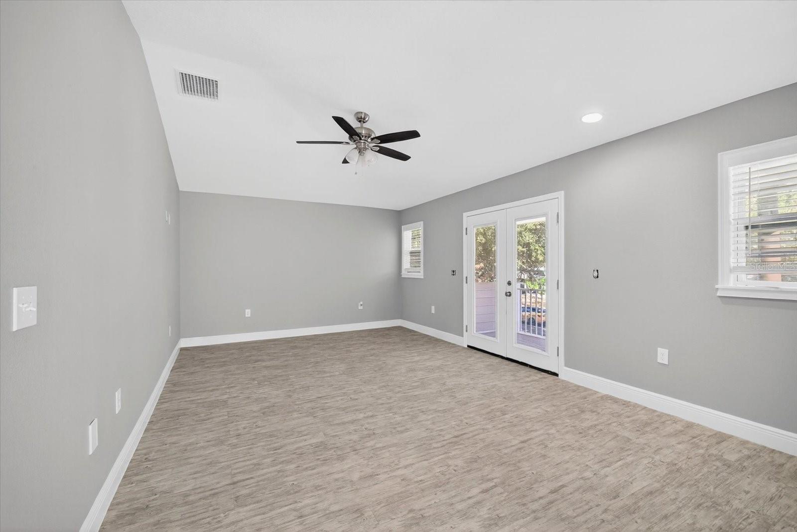 8914 N LYNN AVE — photo 47
