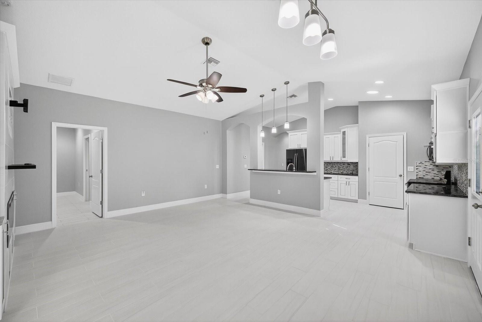 8914 N LYNN AVE — photo 34