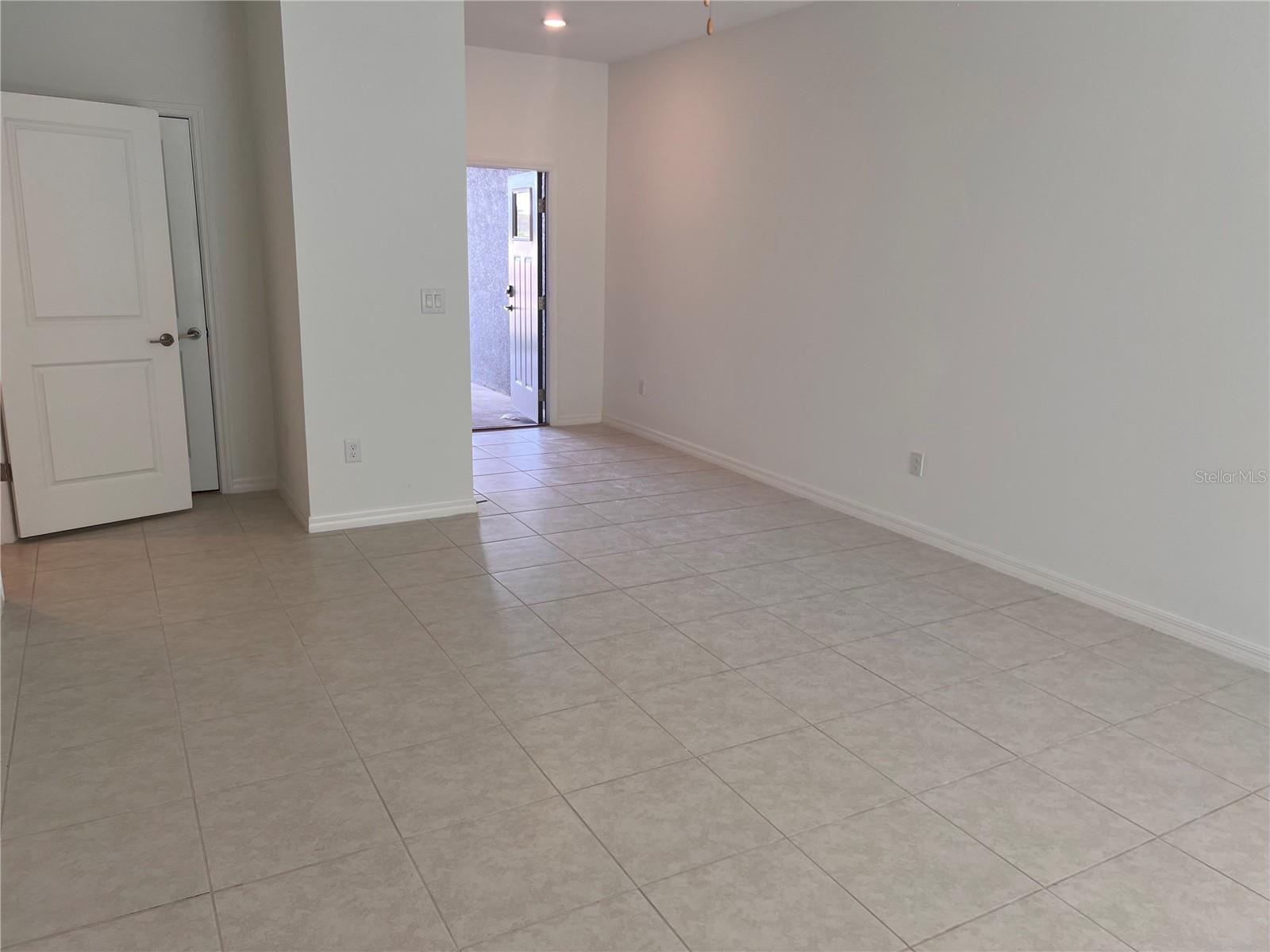 8333 CRESCENT OAKS DR — photo 16