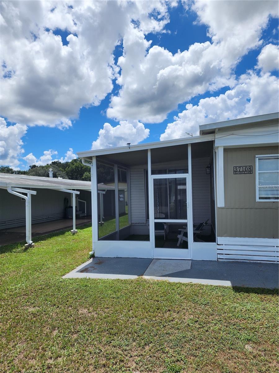 Home in ZEPHYRHILLS — photo 2