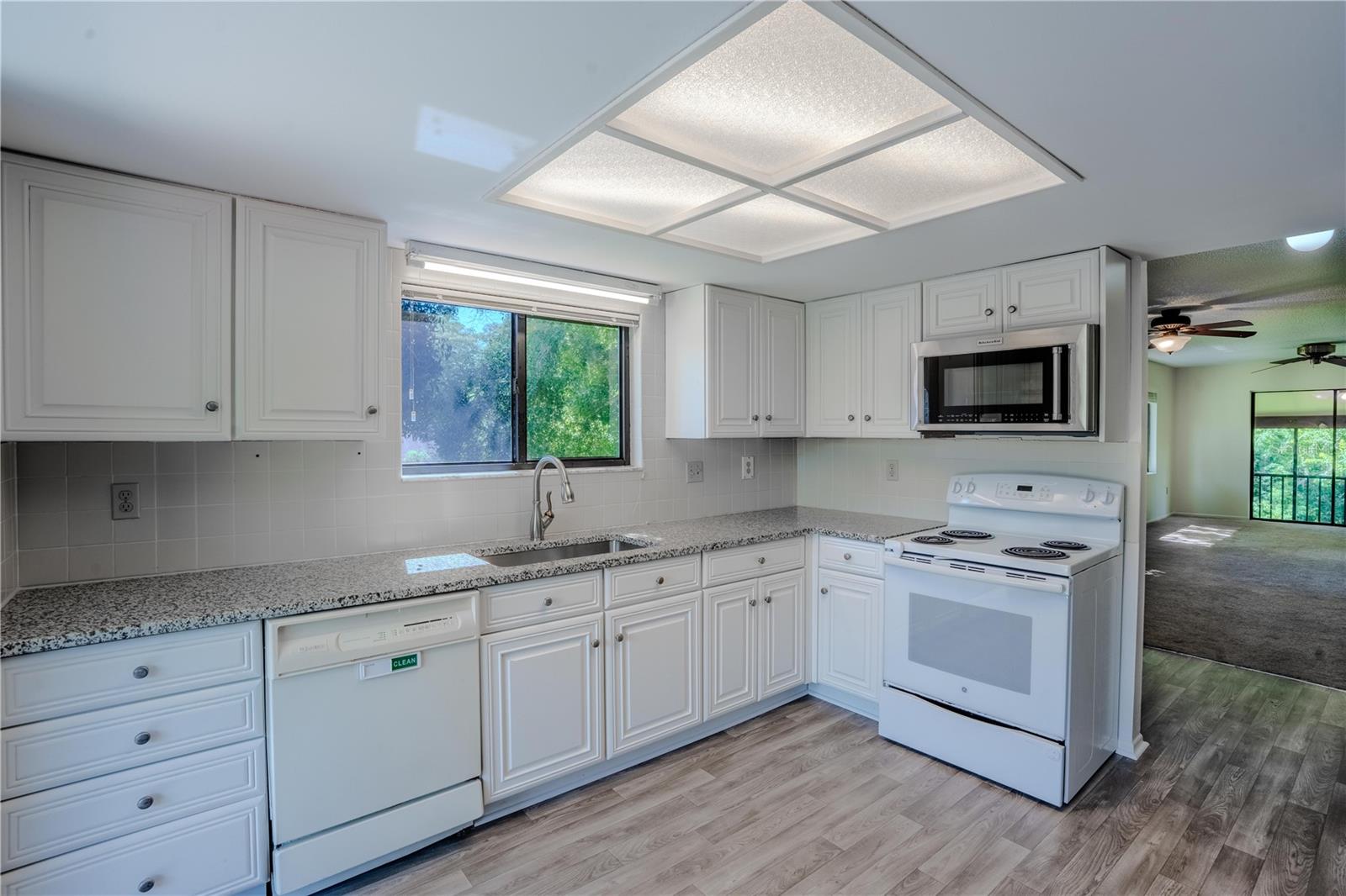 612 BALDWIN AVE #C — photo 11