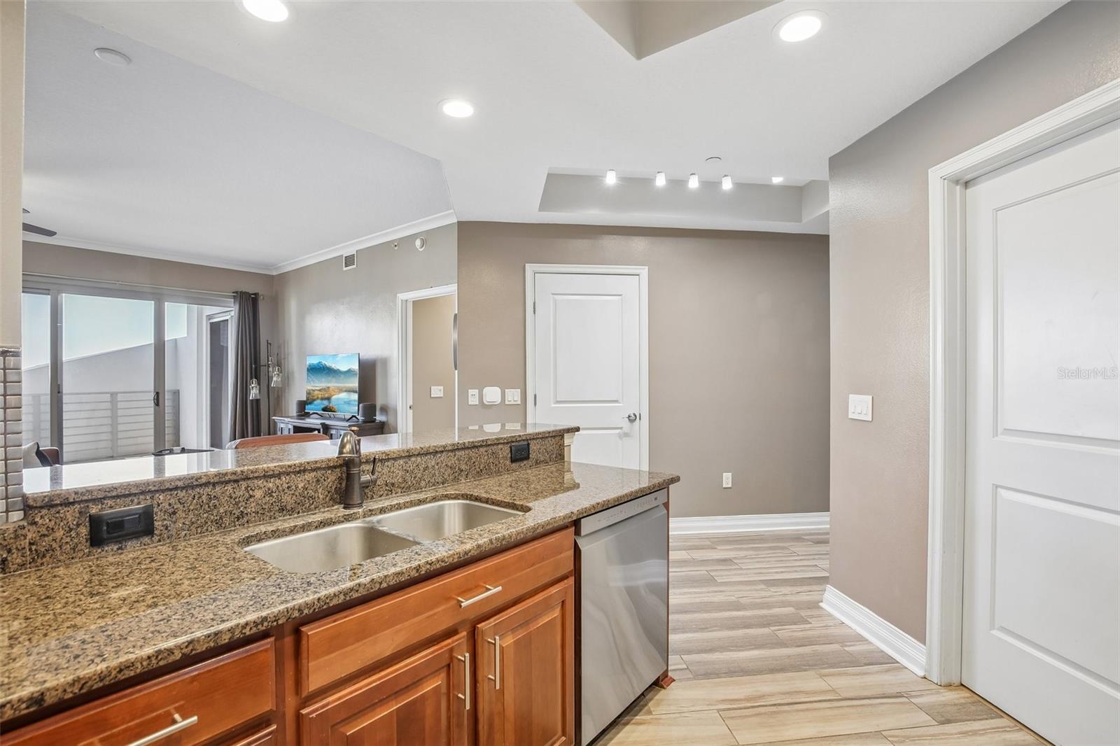 1209 E CUMBERLAND AVE #603 — photo 19