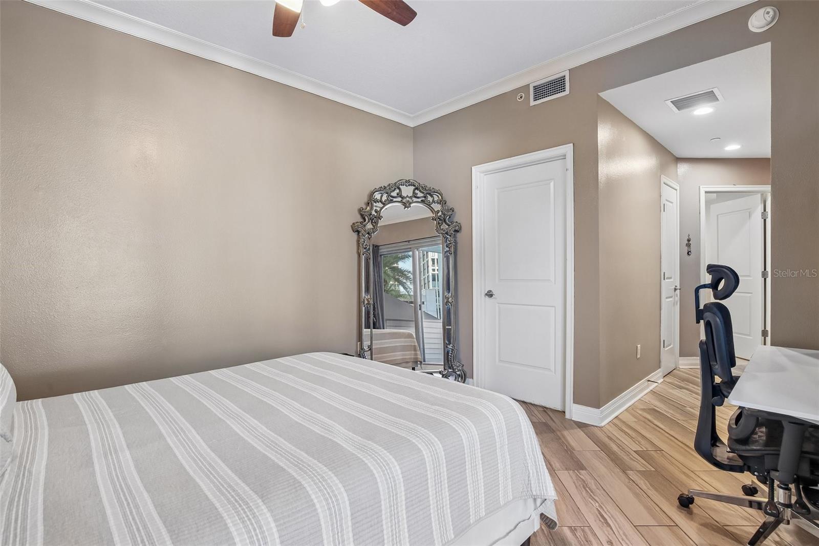 1209 E CUMBERLAND AVE #603 — photo 25