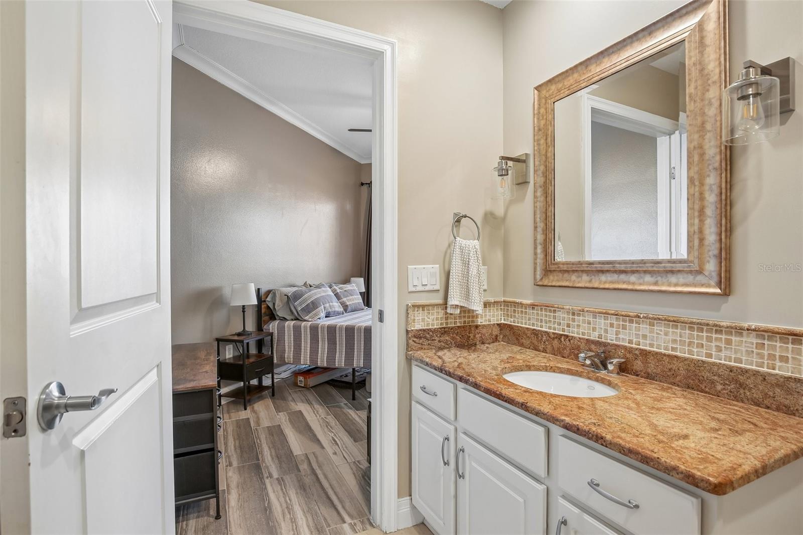 1209 E CUMBERLAND AVE #603 — photo 31