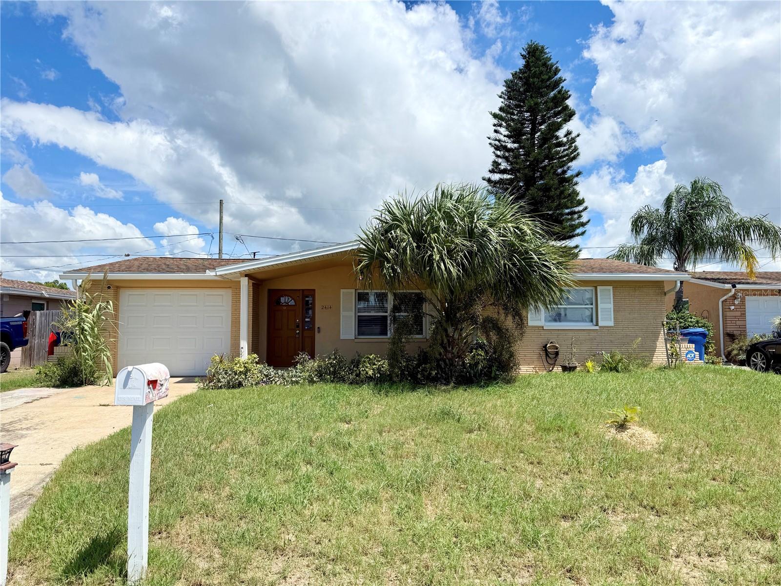2414 TAHITIAN DR — photo 2