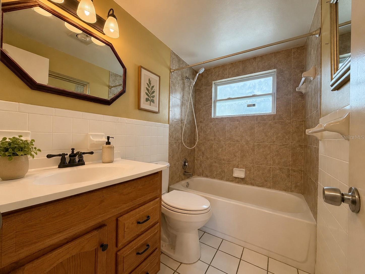 2414 TAHITIAN DR — photo 11